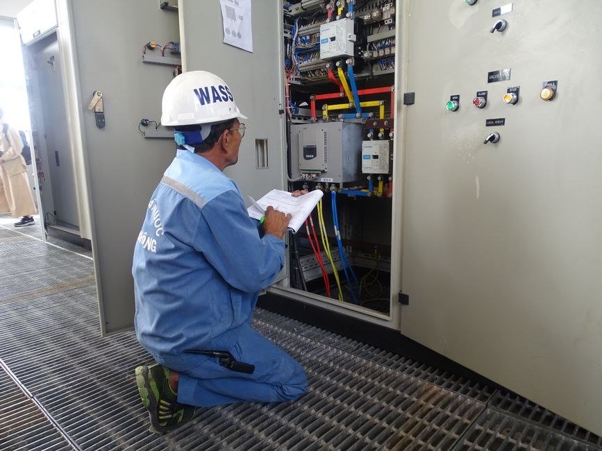 Distribution board wiring and breaker termination